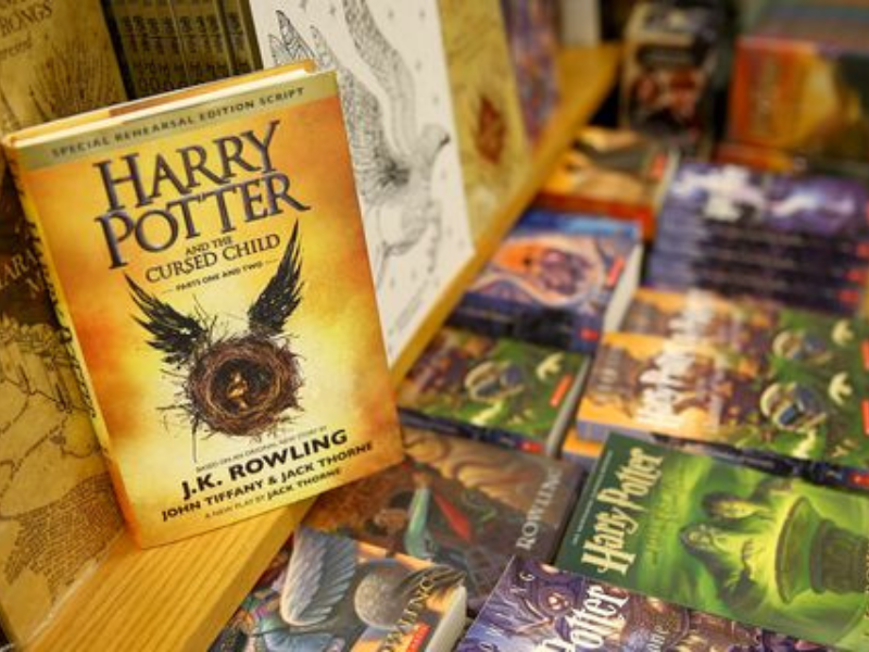 Harry Potter đem lại doanh thu hàng triệu USD cho nhà xuất bản