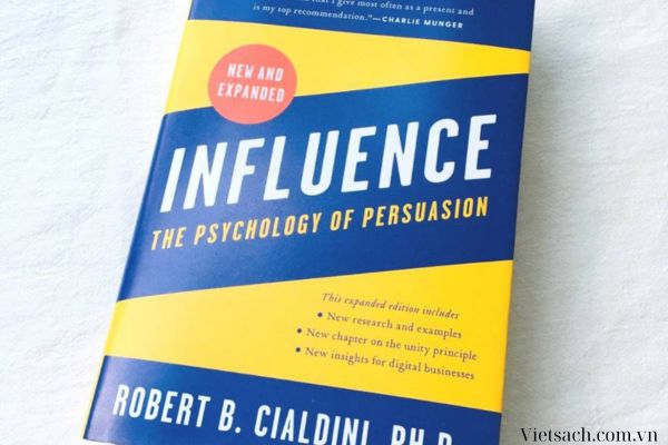 Cuốn sách "Influence: The Psychology of Persuasion" - Robert Cialdini